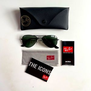 Ray Ban Aviator Classic in Black.